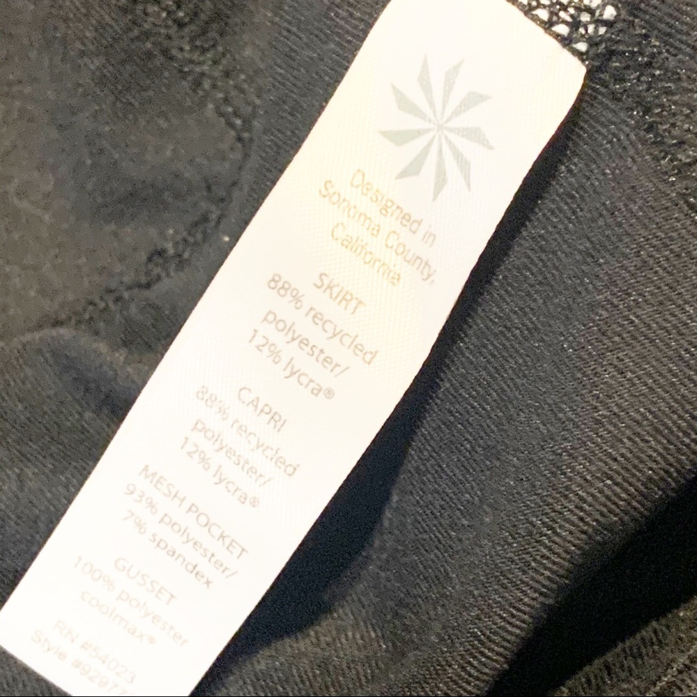 Athleta Size XS Splash Contender 2 in 1 Black Capri‎ Athletic Legging Skirt - Picture 6 of 8